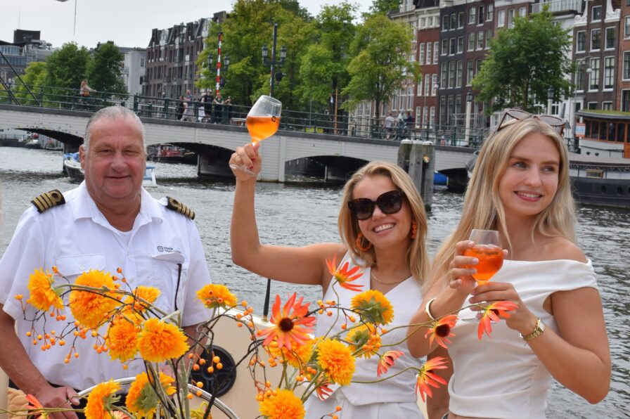 Borrel vaartocht in Amsterdam